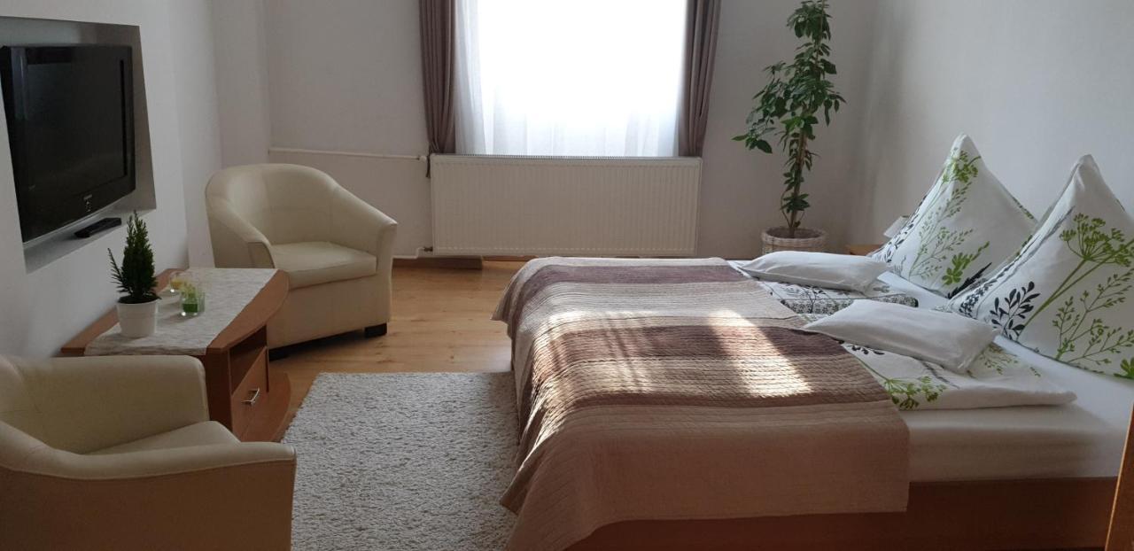 Topart Apartman Hotel Tapolca Buitenkant foto